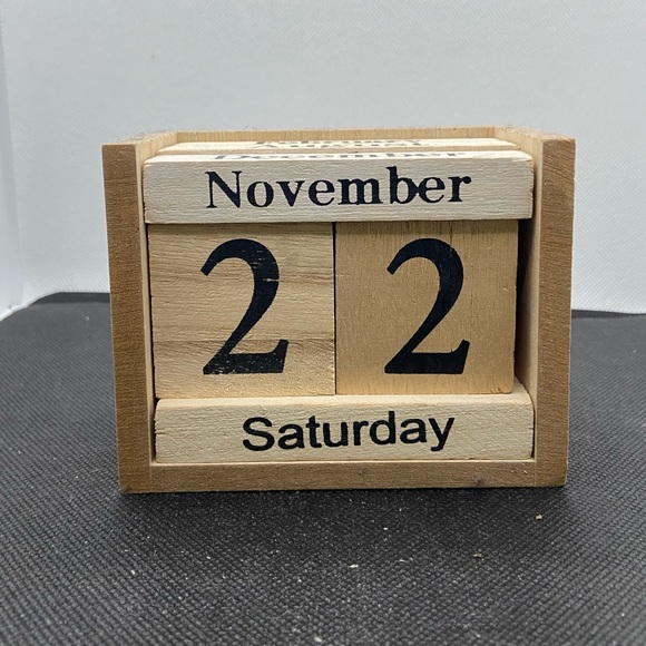 Wooden Perpetual Calendar - Brown and Black - Picture 1 of 4